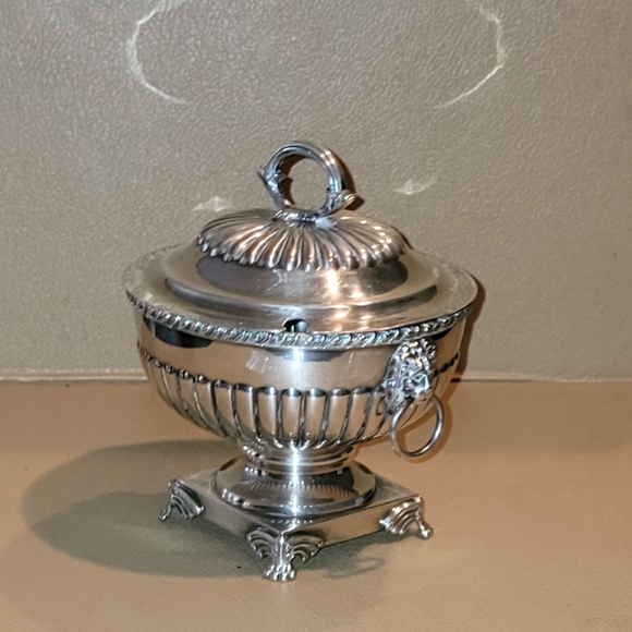 VINTAGE ENGLISH SILVER PLATED TUREEN 6X7" W/ LIONS HEAD HANDLES - Picture 2 of 13